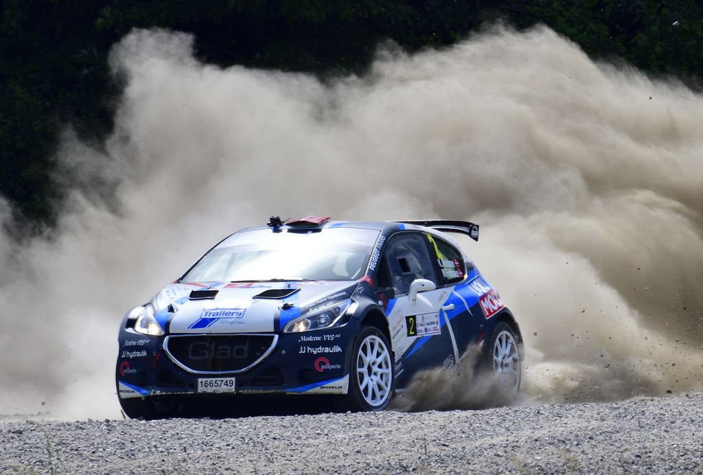 I Rally Aalborg for nylig punkterede Kenneth Madsen på to hjul på denne hastighedsprøve, hvad der kostede ham et stort tidstab. Han fører dog stadig Rallykørerpokalen.
(Foto: Michael Eisenberg)